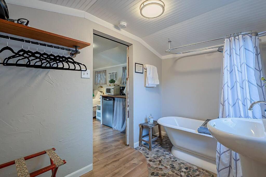 Cute Peaceful Tiny House Getaway W Backyard - Low Summer Rates! Tucson Exteriör bild