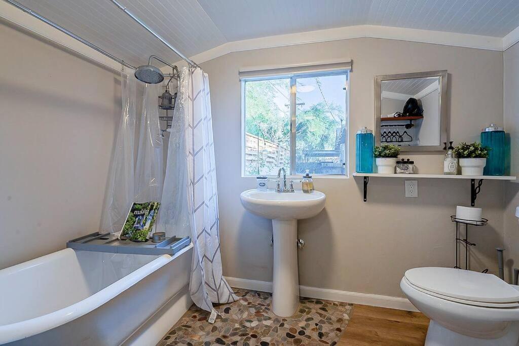 Cute Peaceful Tiny House Getaway W Backyard - Low Summer Rates! Tucson Exteriör bild
